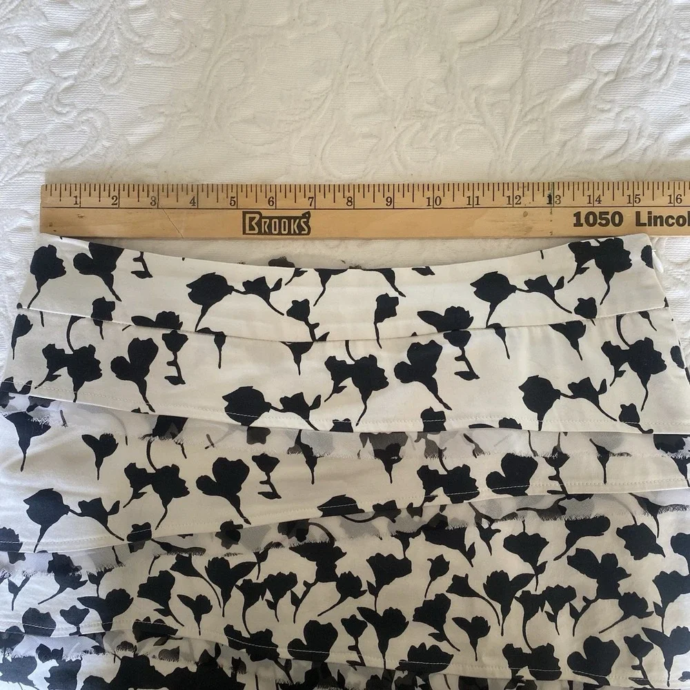 White House Black Market Pencil Skirt 4 Black White Excellent‎ Tiered Floral